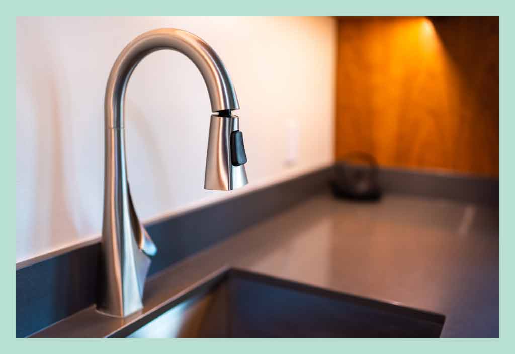Pull down kitchen faucet is easy to handle